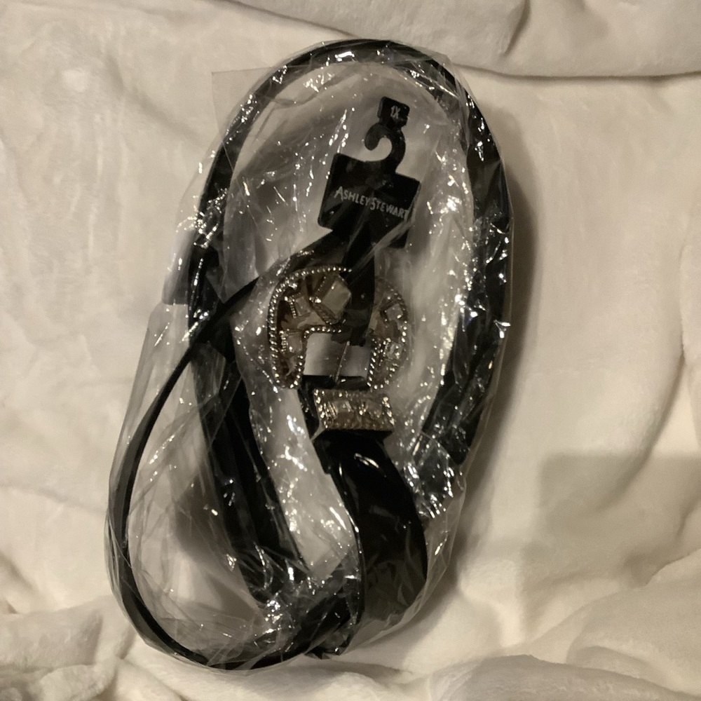 Ashley Stewart Size 1X Silver Stone Faux Black Leather Belt (J32.9) - Picture 3 of 5